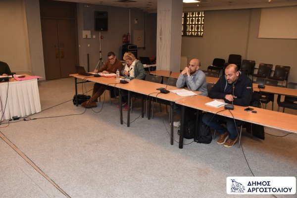 Στου κουφού την πόρτα όσο θέλεις βρόντα!