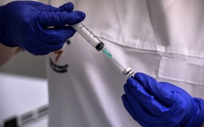 «Φρένο» από τους επιστήμονες στο εμβόλιο της Johnson λόγω θρομβώσεων, ποια συστήνονται