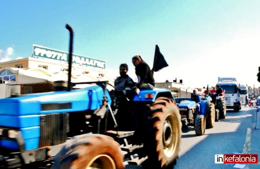 Ανεβάζουν... στροφές οι αγρότες! Μηχανοκίνητη πορεία διαμαρτυρίας στο Αργοστόλι (εικόνες + video)