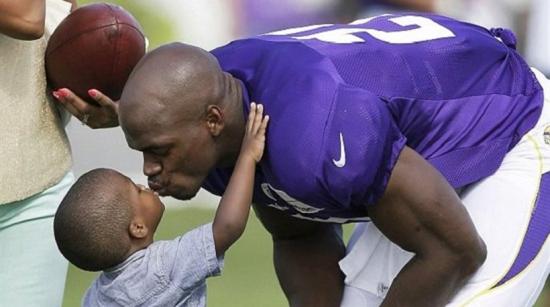 Σοκ στο NFL: Νεκρός από κακοποίηση ο μόλις δύο ετών γιος του Άντριαν Πάτερσον