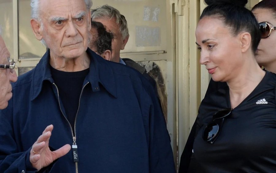 H Βίκυ Σταμάτη και o γιος της φεύγουν από την Ελλάδα – Η πρόταση του Netflix