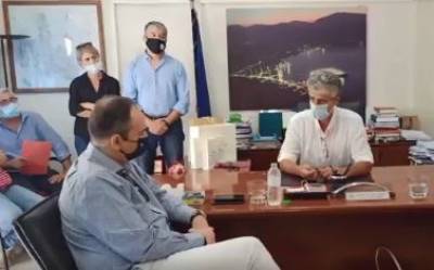 Επίσκεψη Υπουργού Ναυτιλίας Γιάννη Πλακιωτάκη στο Δημαρχείο Σάμης (video)
