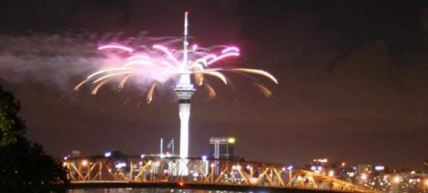 Υποδέχθηκε το 2016 η Νέα Ζηλανδία - Εντυπωσιακά πυροτεχνήματα στο Όκλαντ [βίντεο]