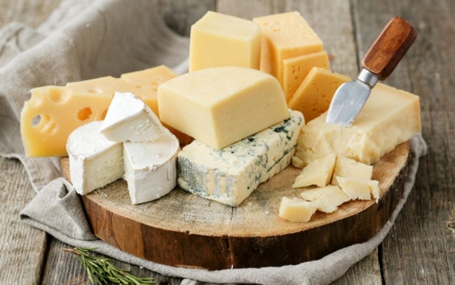 Γιατί δεν πρέπει να τυλίγετε το τυρί με μεμβράνη τροφίμων