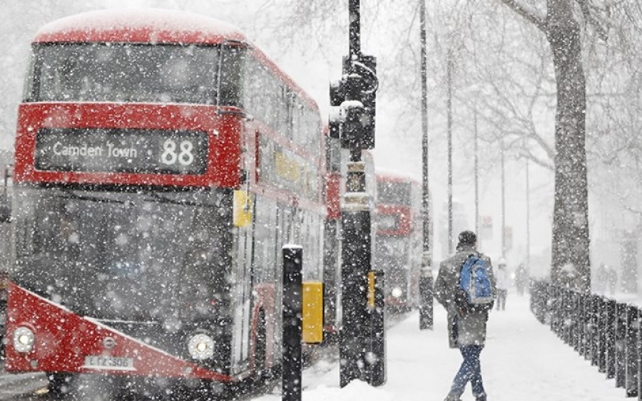 &quot;Κόκκινος Συναγερμός&quot; στο Λονδίνο λόγω της χιονοθύελλας (εικόνες)