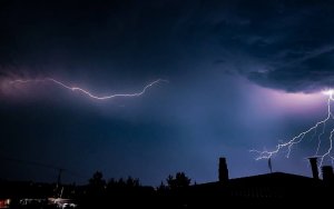 Έκτακτο δελτίο επιδείνωσης καιρού από την ΕΜΥ: Κακοκαιρία εξπρές με καταιγίδες και χαλάζι