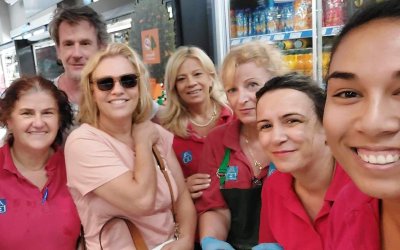 Στην Κεφαλονιά Μαριάννα Τουμασάτου και Αλέξανδρος Σταύρου - Selfie με το προσωπικό του AB Food Market!