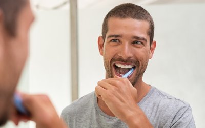 Εσείς αυτό το κάνετε όταν βουρτσίζετε τα δόντια σας; Η κίνηση που ωφελεί την υγεία