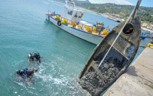 Υπ. Ναυτιλίας: 4,2 Τόνοι απορριμμάτων ανασύρθηκαν από 8 λιμένες (Η δράση στην Κεφαλονιά)