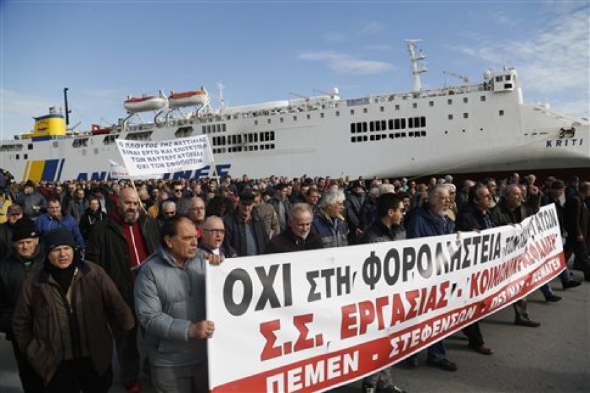 Νέα παράταση στην απεργία της ΠΝΟ - Δεμένα έως και την Πέμπτη τα πλοία