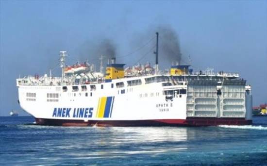 Πλοίο προσέκρουσε στο λιμάνι της Πάτρας