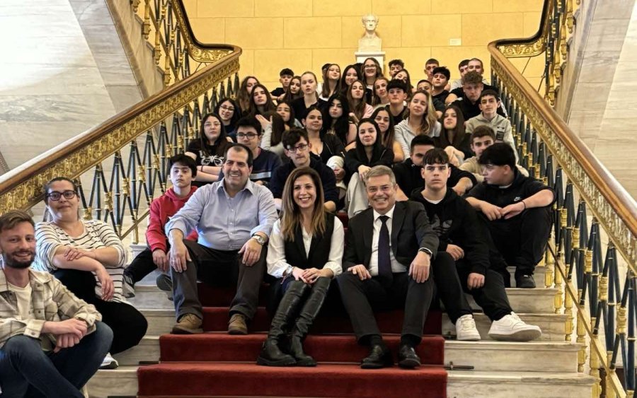 Π. Καππάτος: Υποδοχή μαθητών και εκπαιδευτικών του 1ου Κοργιαλενείου Γυμνασίου Αργοστολίου στη Βουλή των Ελλήνων