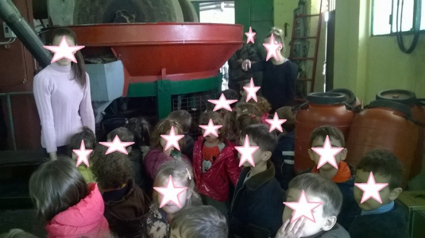 Το ελαιοτριβείο στα Τρωιανατα επισκέφθηκαν τα παιδία απο το  «Κόκκινο Μπαλόνι»