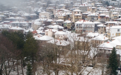 Χιονίζει στο Μέτσοβο -Στον 1 βαθμό Κελσίου ο υδράργυρος [βίντεο]