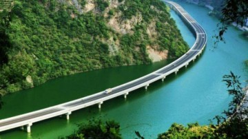 Η πιο περίεργη γέφυρα του κόσμου βρίσκεται στην Κίνα