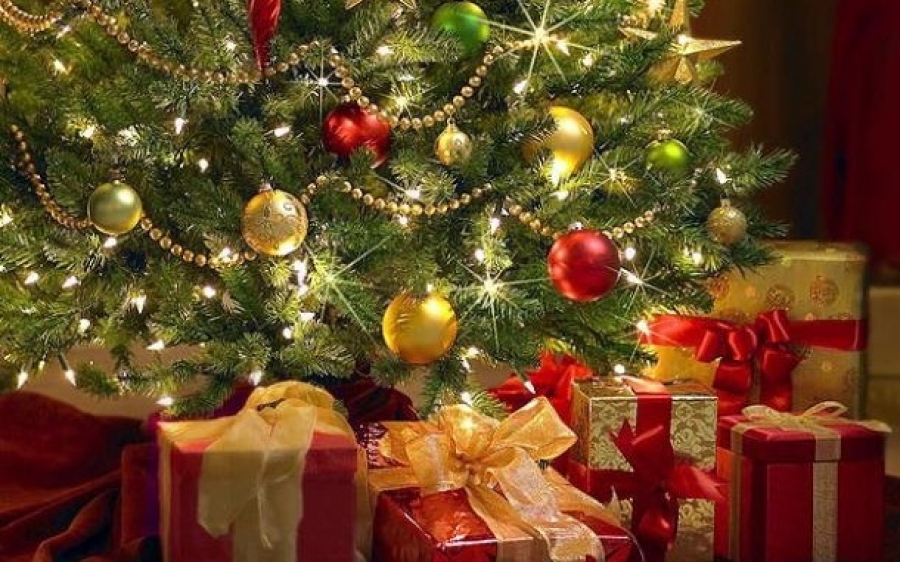 Στολίζουμε το δέντρο της αγάπης στο χριστουγεννιάτικο bazaar των σχολείων