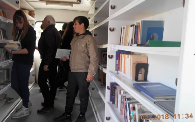 Το βιβλιοαυτοκίνητο της Ιακωβατείου Βιβλιοθήκης ξεκίνησε τα ταξίδια του (εικόνες)