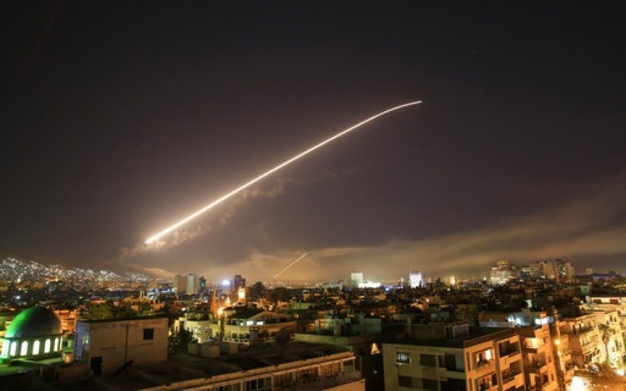 ΗΠΑ, Βρετανία και Γαλλία χτύπησαν στόχους στη Συρία -Ολες οι εξελίξεις [εικόνες]