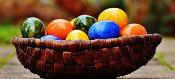 Ετσι έβαφαν τα αυγά παλιά -Παραδοσιακοί τρόποι για κάθε χρώμα, με τέλειο αποτέλεσμα [εικόνες]