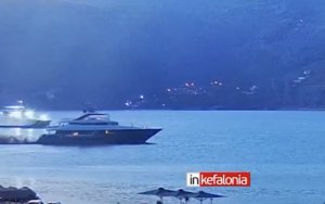 Λιμάνι Αργοστολίου - Παρ΄ ολίγο σύγκρουση θαλαμηγού με το πλοίο της γραμμής (VIDEO)
