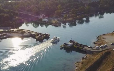 Η βυθιζόμενη γέφυρα στην Κόρινθο -Βουλιάζει για να περάσουν πλοία και αναδύεται για τα ΙΧ [βίντεο &amp; εικόνες]