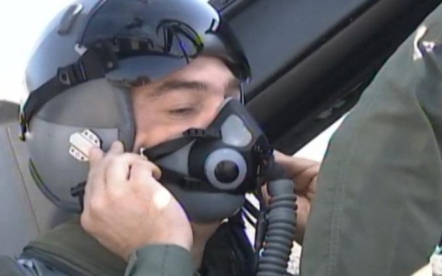 Ο Αλέξης Τσίπρας με στολή πιλότου! Πέταξε με F16 (VIDEO)