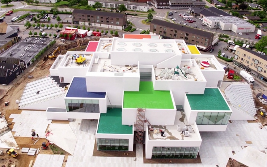 Το νέο κτήριο της LEGO μοιάζει με τα διάσημα τουβλάκια! (εικόνες)