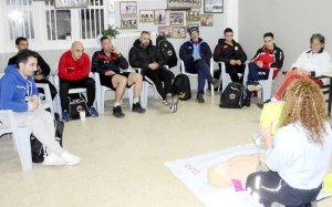 Τα μέλη της &quot;Ακαδημίας Ποδοσφαίρου Ολυμπιακού Κεφαλονιάς&quot; εκπαιδεύτηκαν στη χρήση απινιδωτή (εικόνες)