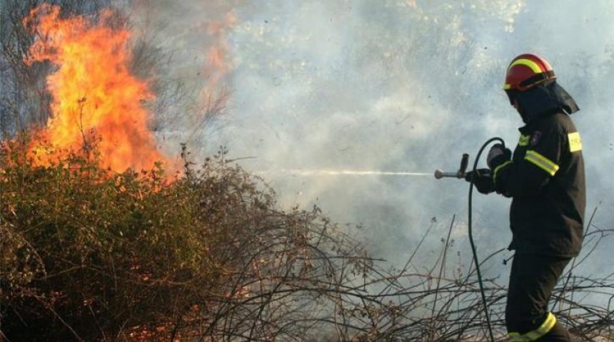 Τώρα: Φωτιά στο Μαρκόπουλο