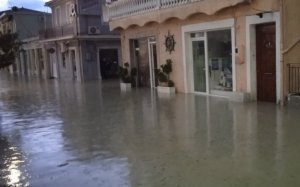 Κακοκαιρία “Μπάλλος”: Πλημμύρισε το Ληξούρι  (εικόνες+video)