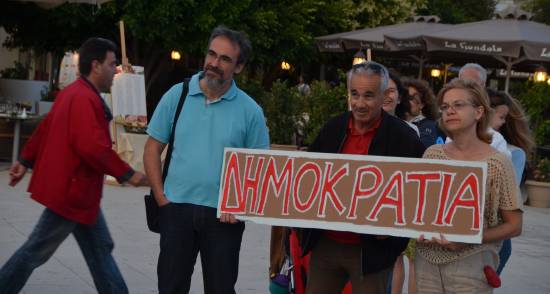 Οι λέξεις «Δημοκρατία» και «Χούντα»  κυριάρχησαν στη συγκέντρωση του ΣΥΡΙΖΑ για την ΕΡΤ