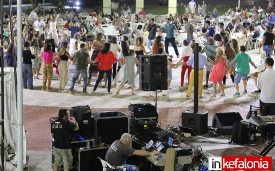Κέφι και πολύ χορός στο Κεφαλονίτικο γλέντι του «Μέρμηγκα» στα Φραγκάτα (εικόνες + video)