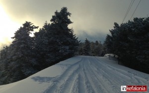 Βόλτα στον χιονισμένο Αίνο (εικόνες)