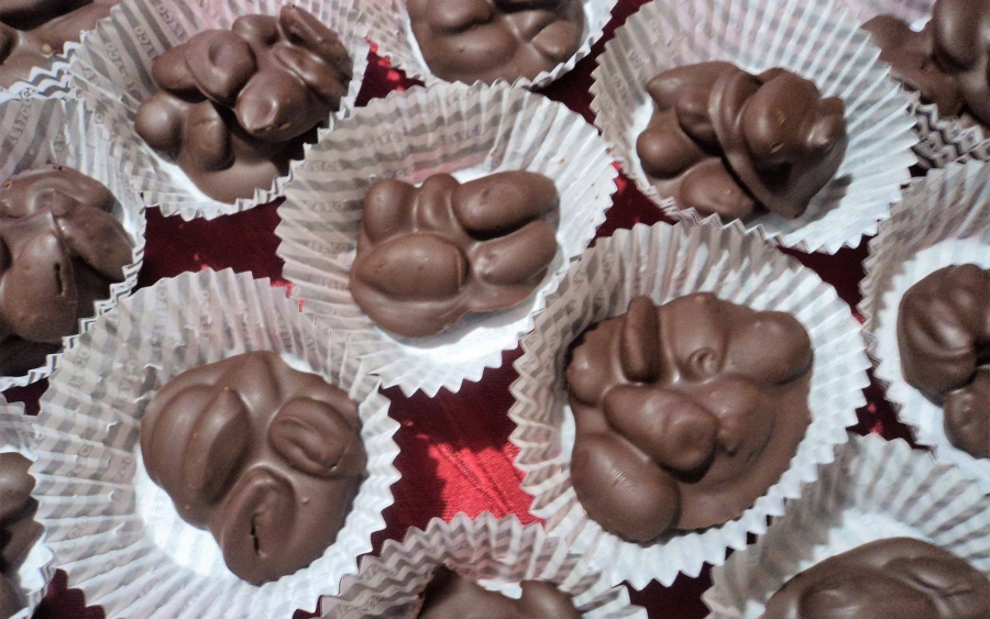Σοκολατένια βραχάκια αμυγδάλου από την Σία Λαδά!