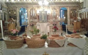 Κεκλεισμένων των θυρών η Θεία Λειτουργία και ο Εσπερινός στον Αγιο Νικόλαο Σβορωνάτων (εικόνες)