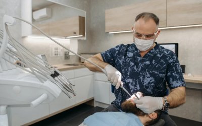 Ανατροπή: Ελεύθερα εμβολιασμένοι και ανεμβολίαστοι στα οδοντιατρεία - Ποιοι πρέπει να κάνουν rapid test