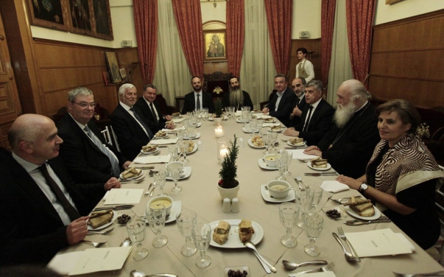 Δείπνο Ιερώνυμου στους Περιφερειάρχες για επέκταση των συνεργασιών (εικόνες)