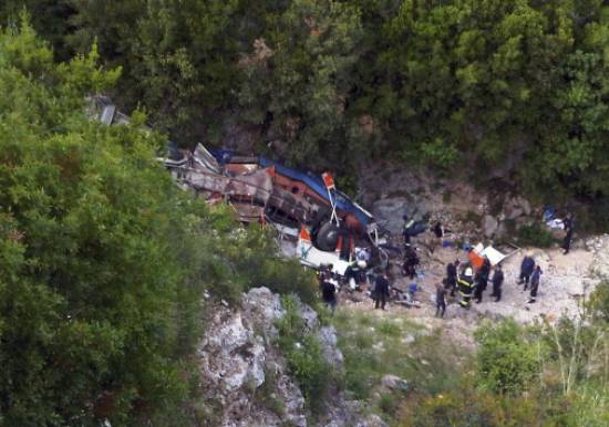 Λεωφορείο έπεσε στο γκρεμό στην Αλβανία - 12 φοιτήτριες είναι νεκρές