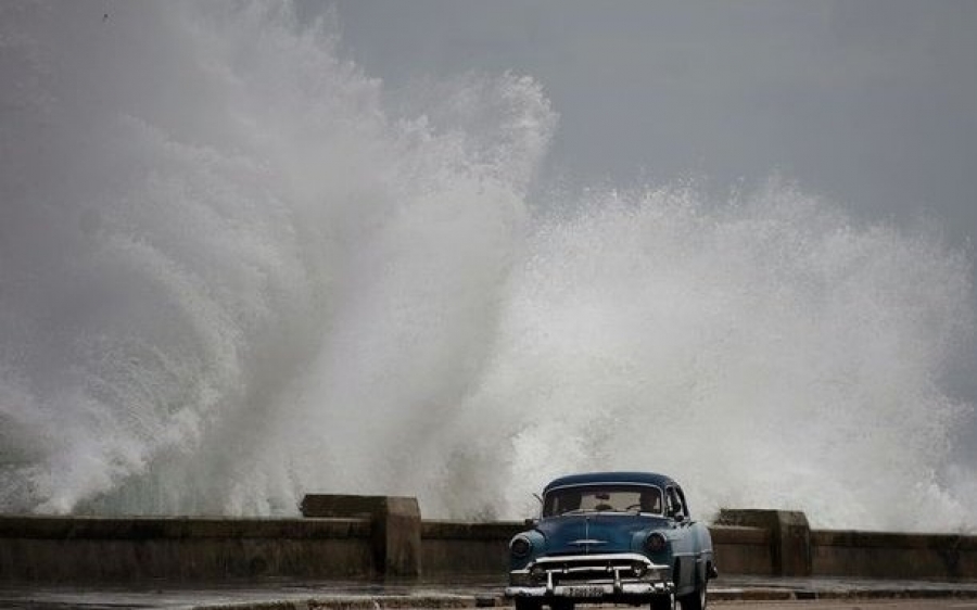 ΗΠΑ: Ο κυκλώνας Μάικλ πλησιάζει τη Φλόριντα - Αναμένονται άνεμοι ταχύτητας 195 χλμ την ώρα