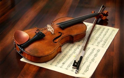 Δωρεά μουσικού οργάνου (βιολί) στην Φιλαρμονική Σχολής Αργοστολίου