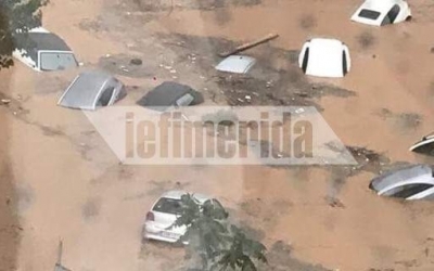Η βροχή έπνιξε το Μαρούσι: Βούλιαξαν αυτοκίνητα - Κίνδυνος για πεζούς