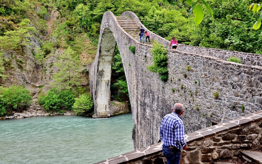 Εργασίες αποκατάστασης του γεφυριού Αραχθου στα Τζουμέρκα -Μοναδικό μονότοξο στα Βαλκάνια