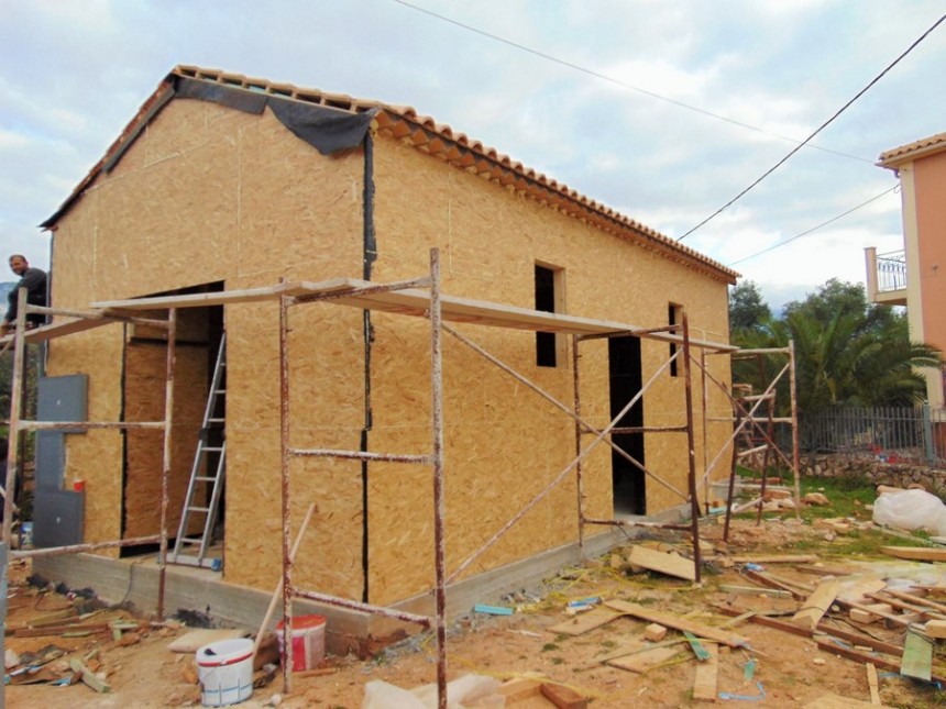 Κατασκευάζεται και πάλι το ιστορικό εκκλησάκι του Αγ. Ισιδώρου στην Πεσσάδα