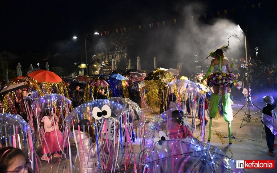 Αργοστολιώτικο Καρναβάλι 2024: Σήμερα η βραδινή Καρναβαλική παρέλαση!