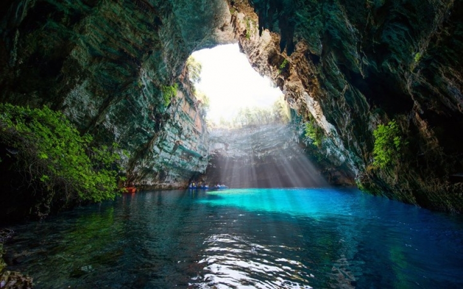 Η Μελισσάνη στα 10 πιο εντυπωσιακά σπήλαια της Ελλάδας (εικόνες)