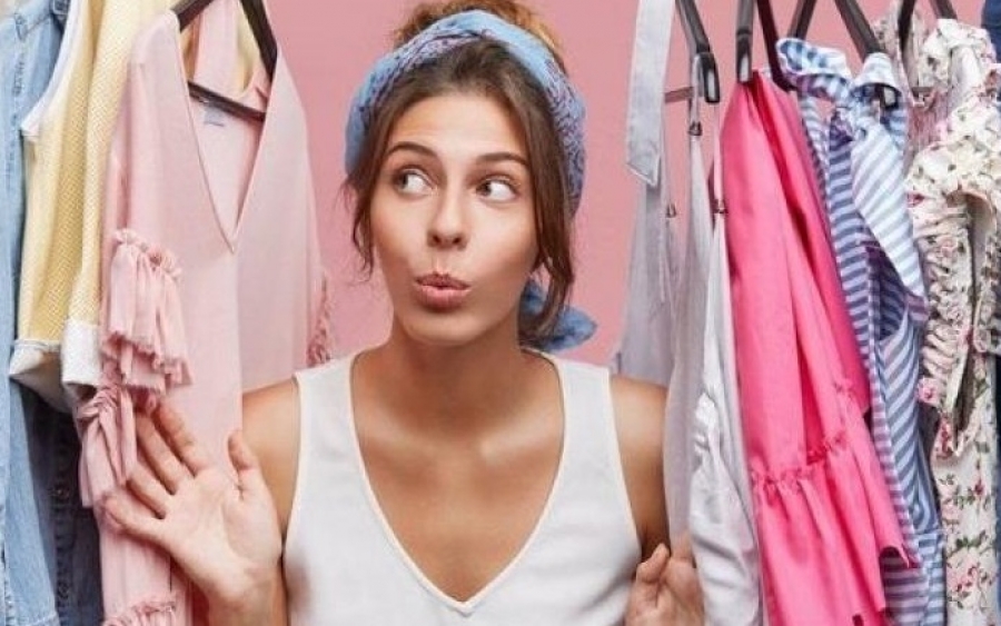 Ζητούνται πωλήτριες για τα καταστήματα Boudoir και Nolimits