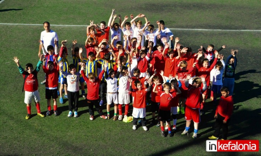 Οι μικροί ποδοσφαιριστές απο την Κεφαλονιά έστειλαν, μήνυμα αγάπης, προσφοράς και μαζί... “Όραμα Ελπίδας&quot; (εικόνες + video)