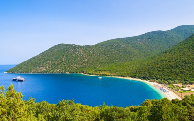 Focus: Κεφαλονιά και άλλα 4 ελληνικά νησιά για το καλοκαίρι- «Παραδεισένια, για αξέχαστες διακοπές»