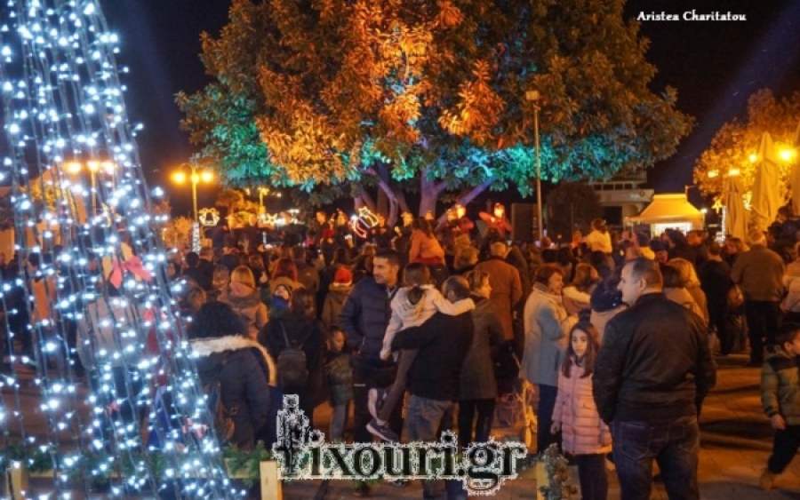 Άναψε το Χριστουγεννιάτικο δένδρο στο Ληξούρι (εικόνες)