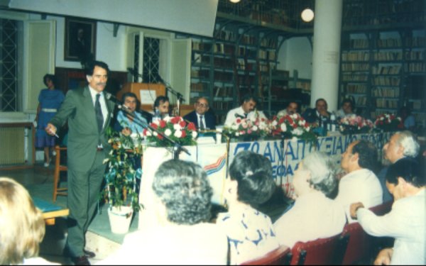 Ο Ηλίας Μπεριάτος γραφεία για τα 32 χρόνια απουσίας του Αντώνη Τρίτση
